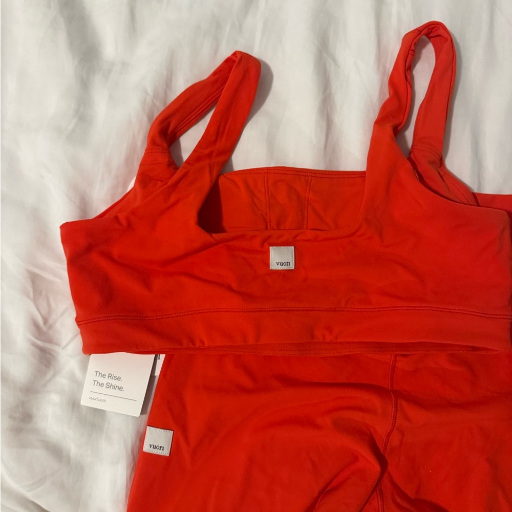 Vuori Poppy Blissblend Form Sports Bra and High-Waist Leggings Set - Picture 3 of 6